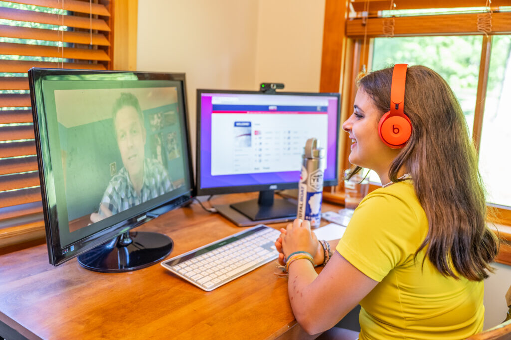 student taking online class